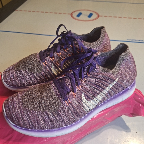 Nike Women's Purple Running Shoes - Picture 1 of 12